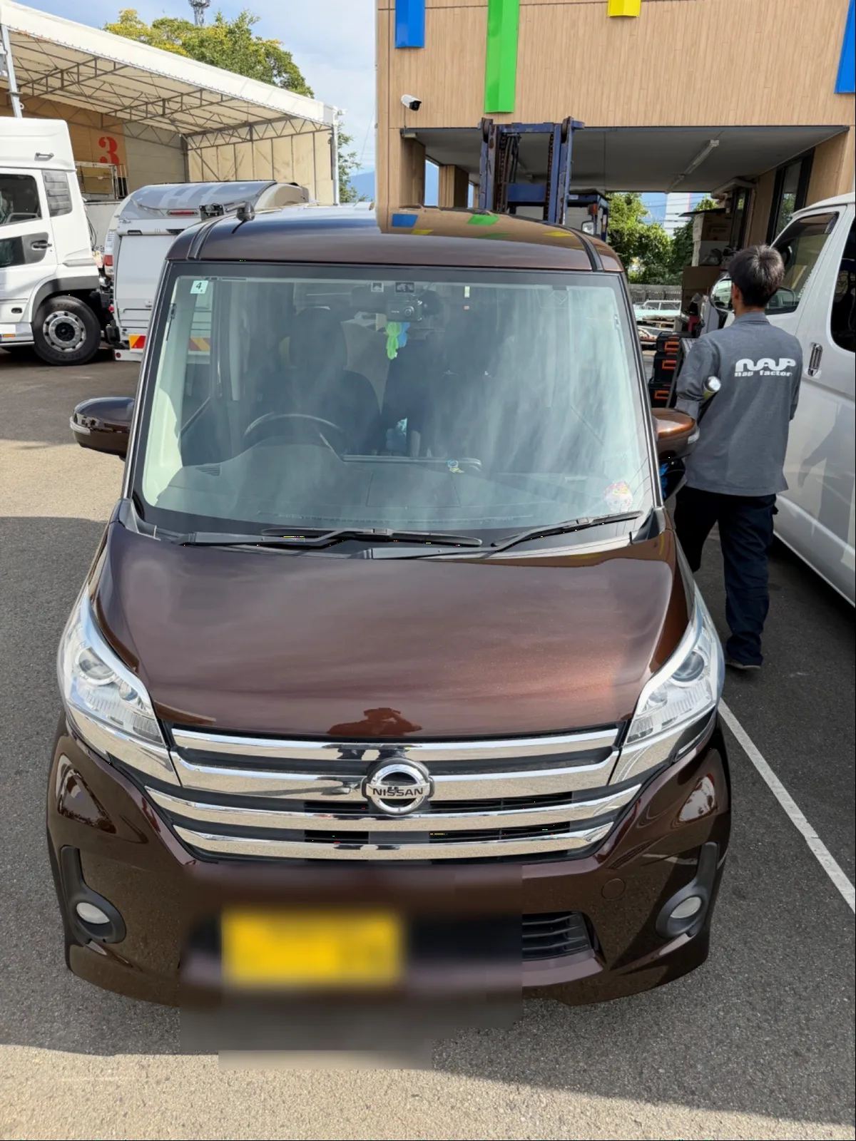 板金塗装が完了しました。プレスラインも違和感なく綺麗に復元されています。